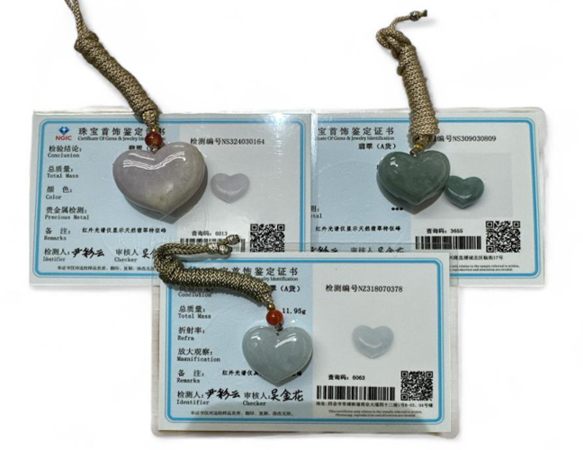 0211PT26-開運手飾PT-緬甸天然翡翠-愛心吊墜頸繩  附証書(隨機出) (A26)
