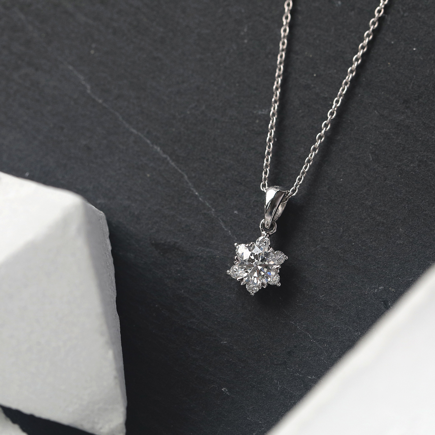 凝雪微光 — GIA50分鑽石項鍊