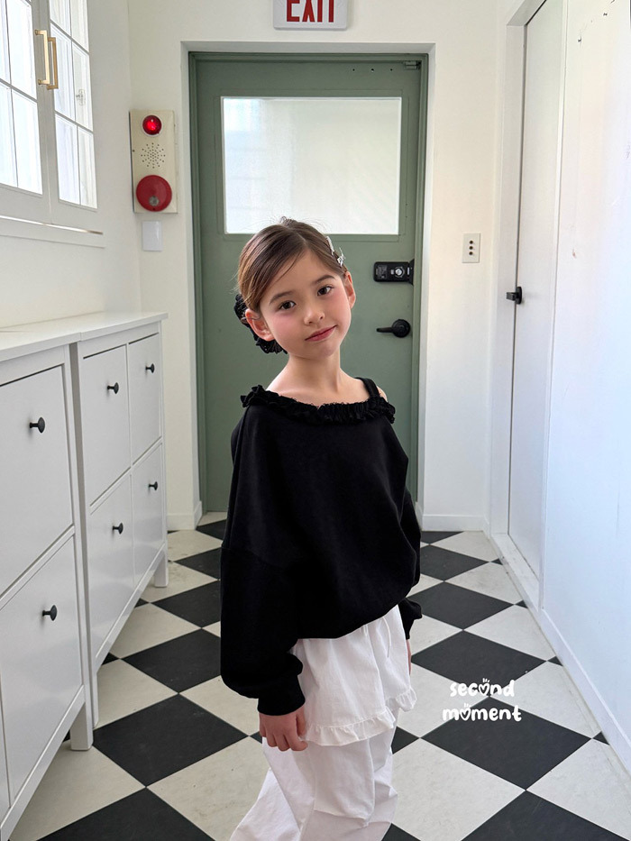 正韓春second moment  兩色花瓣奶油上衣