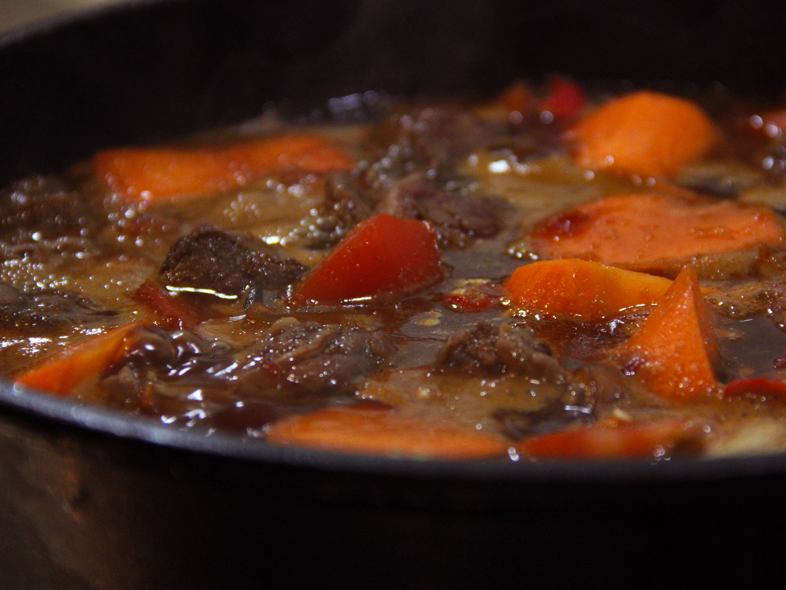 6.開大水滾後轉小火燉煮80分鐘