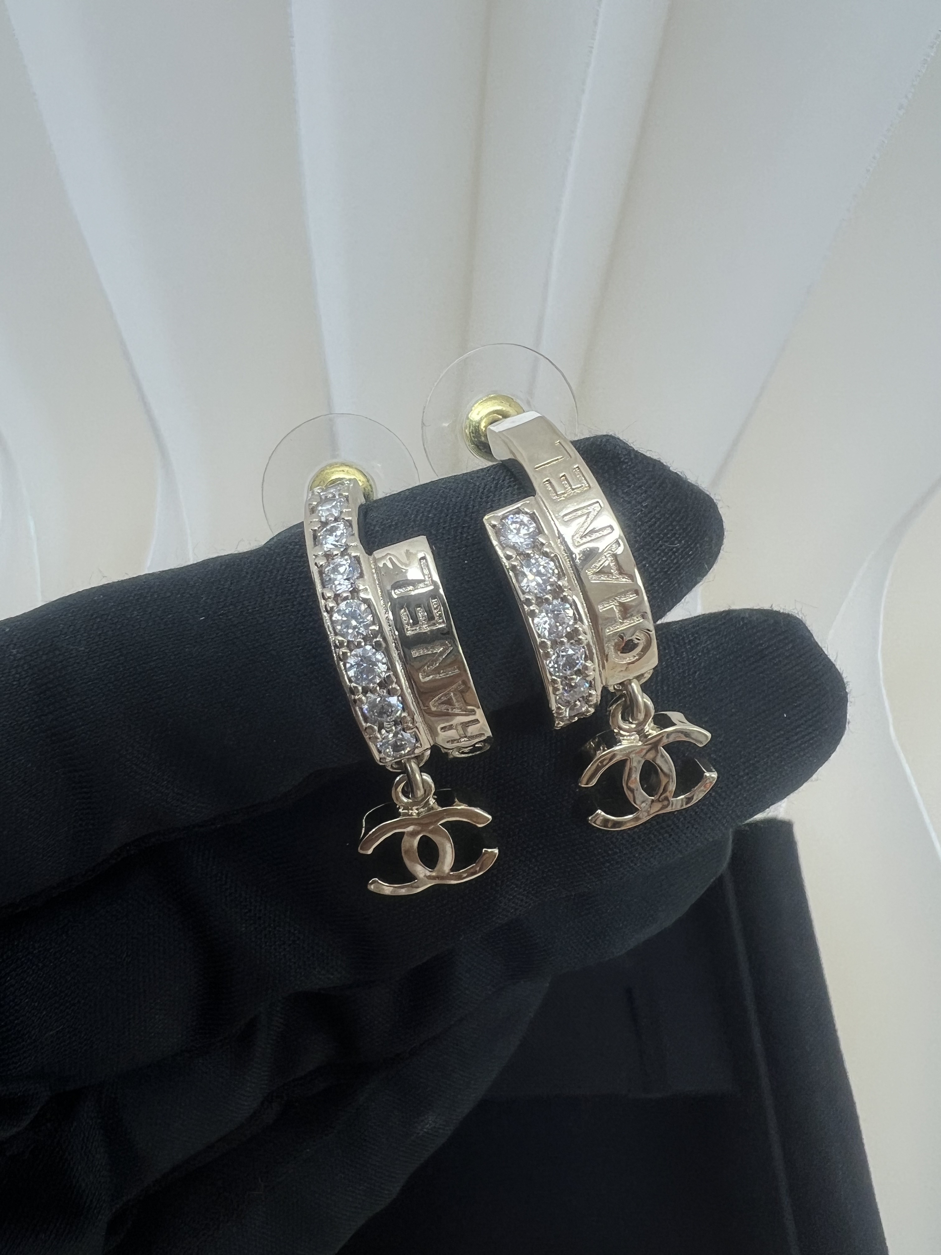 Chanel 22b hoop earrings light gold