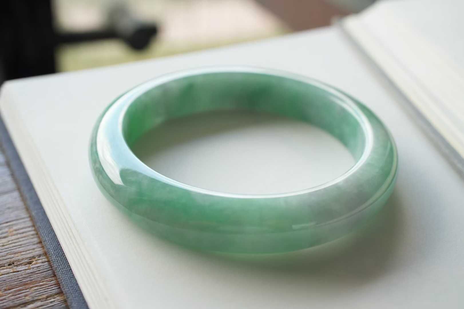 12381 57mm翡翠冰飄陽綠正圈手鐲 (56-58)