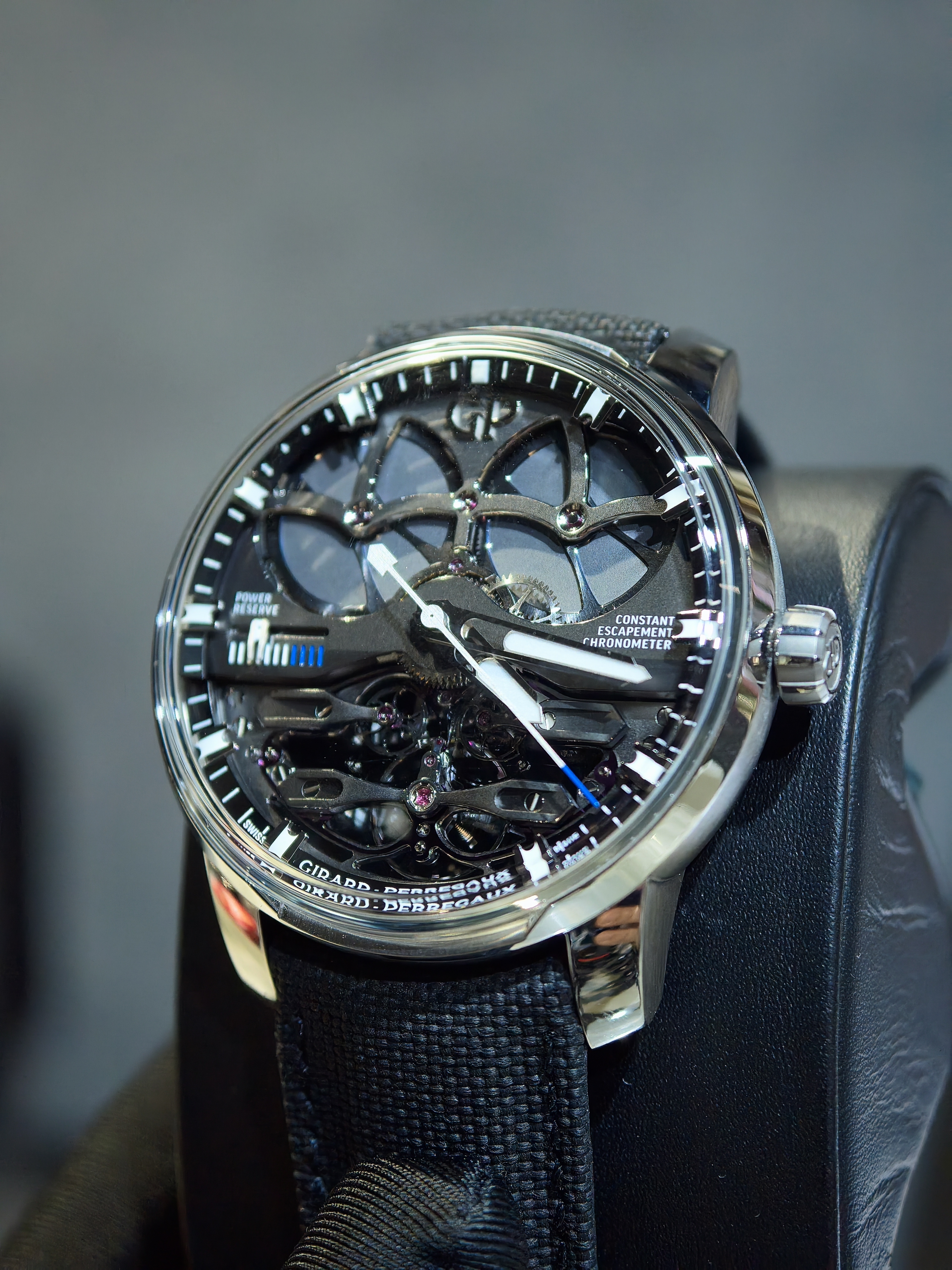 BRAND NEW GIRARD PERREGAUX NEO CONSTANT ESCAPEMENT 93510-21-1930-5CX BLACK DIAL TITANIUM RUBBER STRAP 45MM