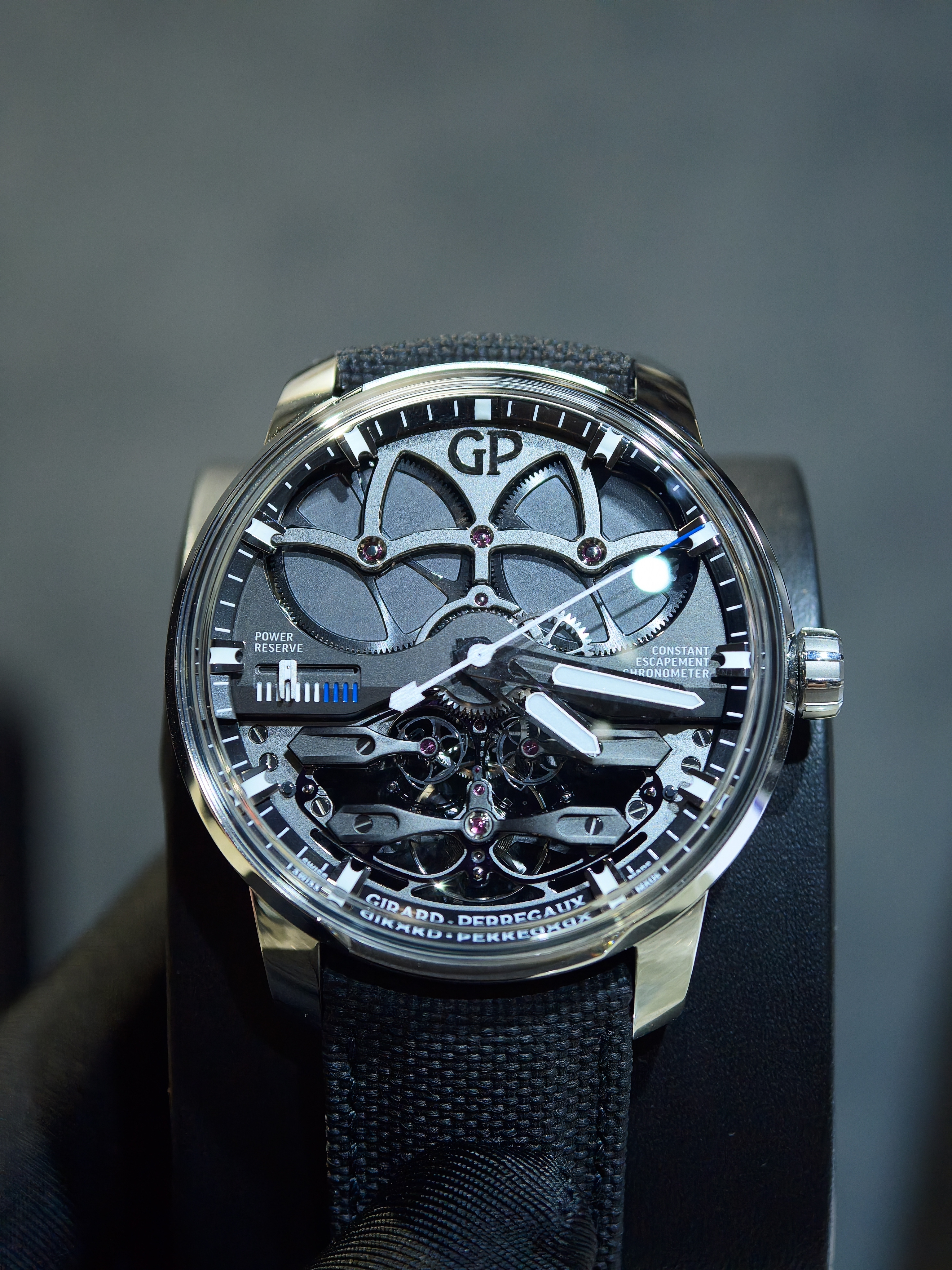 BRAND NEW GIRARD PERREGAUX NEO CONSTANT ESCAPEMENT 93510-21-1930-5CX BLACK DIAL TITANIUM RUBBER STRAP 45MM