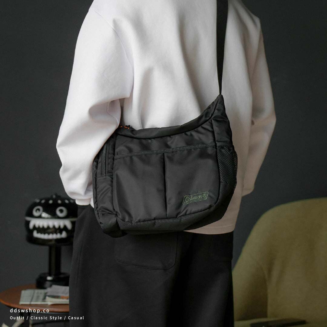 “代購” Coleman 別注 WALKER COOL SHOULDER SM FS26 機能隨身側背包