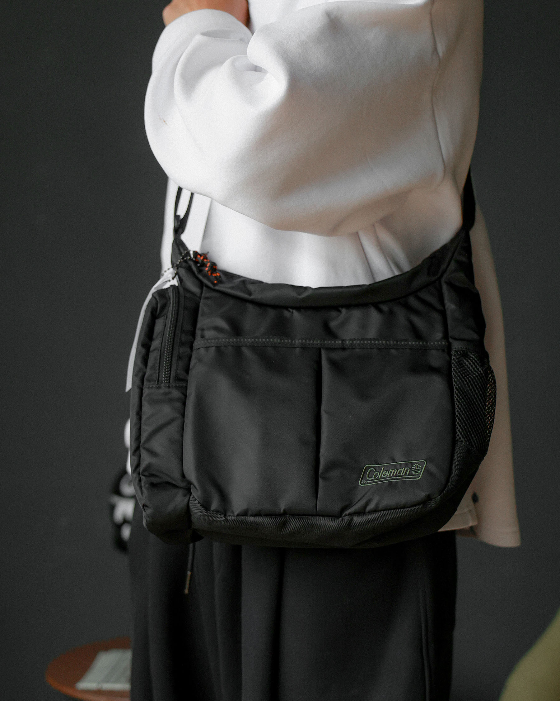 “代購” Coleman 別注 WALKER COOL SHOULDER SM FS26 機能隨身側背包