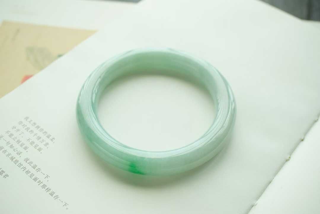 12384 59.5mm翡翠冰糯種白底青圓條手鐲 (58-60)