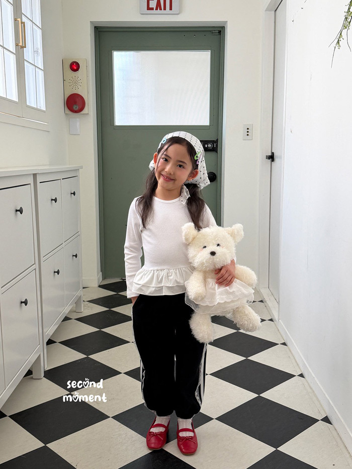 正韓春second moment  兩色溫柔花邊上衣