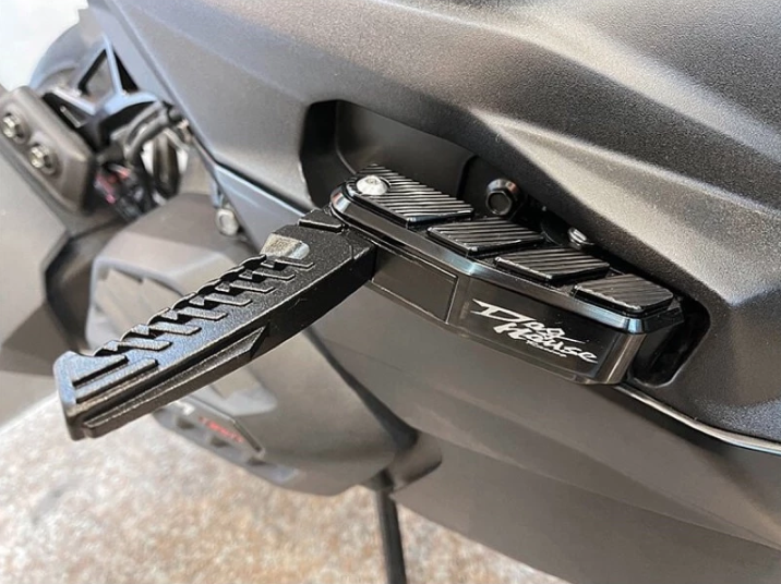 【DOG HOUSE惡搞】光陽 KRV 180 後移+黑化 飛旋 腳踏板組 飛旋踏板