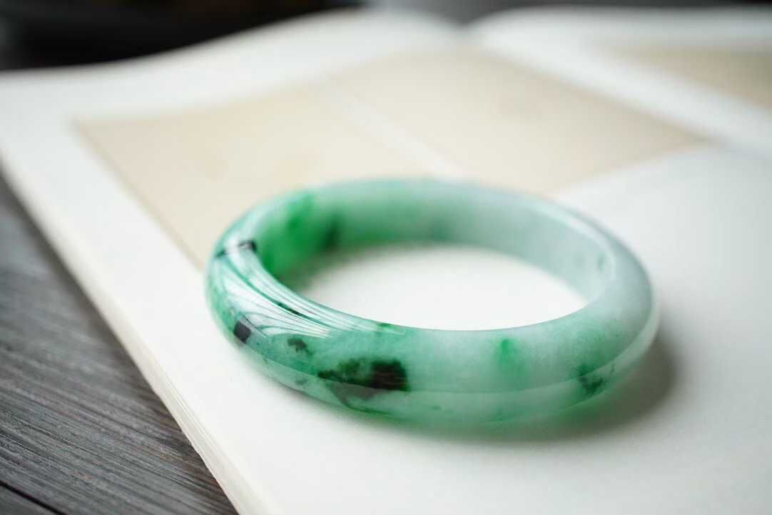 12386 56.8mm翡翠辣綠花正圈手鐲 (56-58)