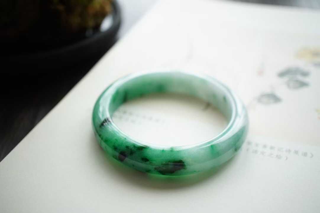 12386 56.8mm翡翠辣綠花正圈手鐲 (56-58)