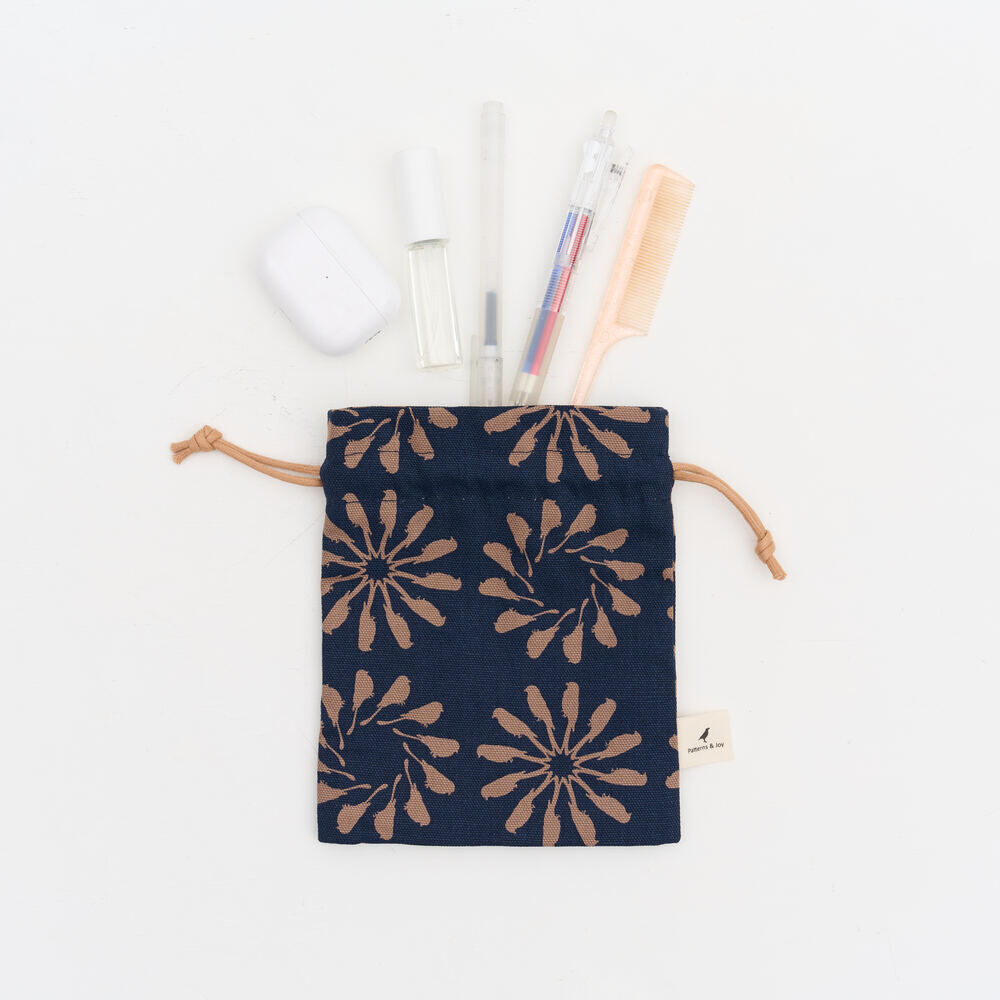 印花樂束口小物袋/烏秋圈圈/海軍藍色