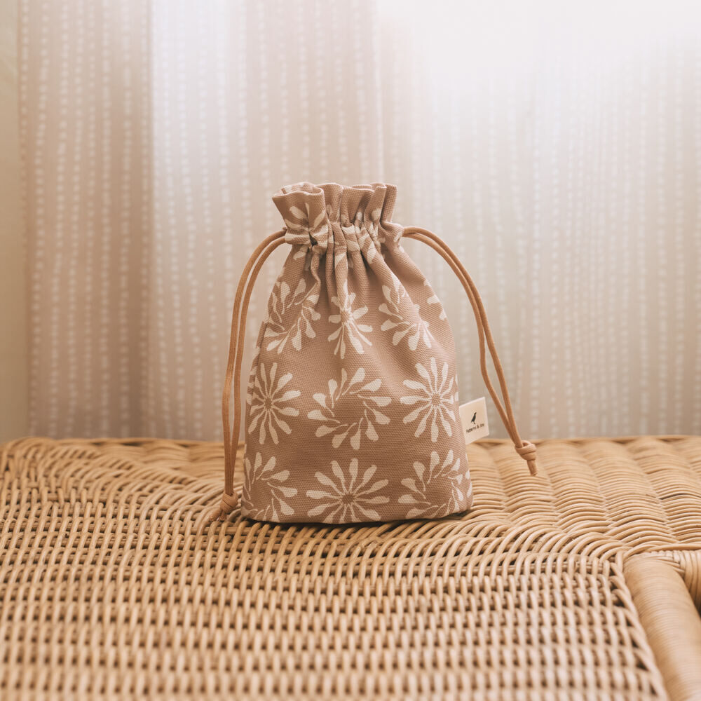 Small Purse-String Bag/Black Drongo Circles/Tea Rose