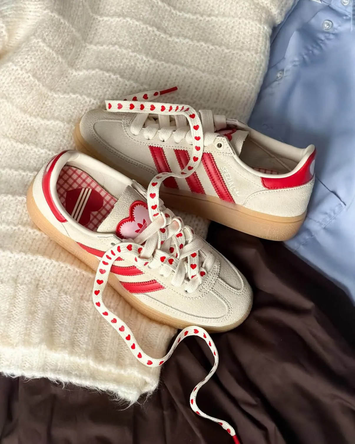 Adidas Originals Handball Spezial 情人節限定 白紅色 麂皮 愛心 焦糖底 復古 德訓鞋 T頭鞋 KH9044/預購