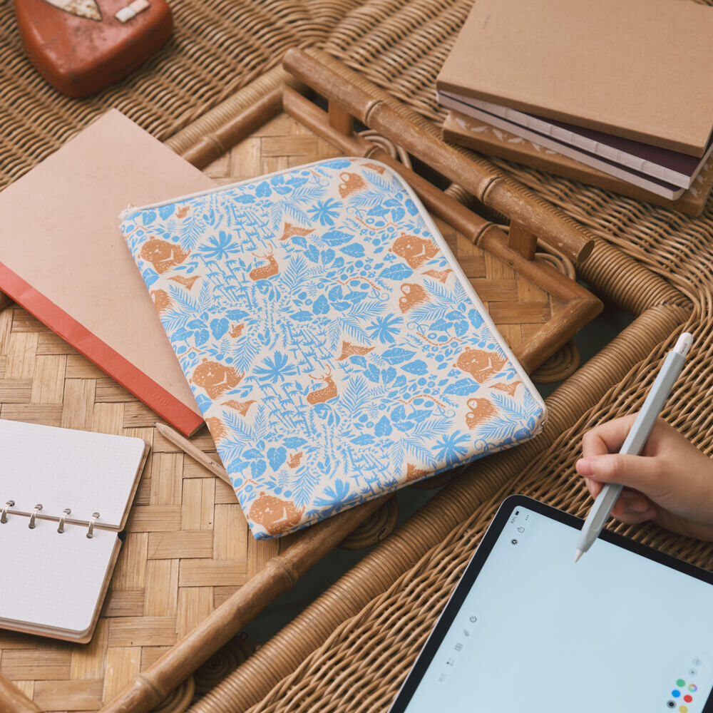 印花樂11吋 iPad收納包/山林朋友/橘藍