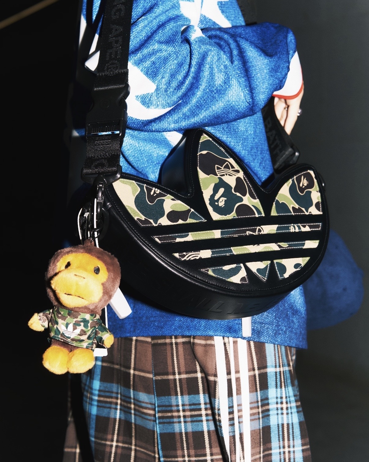 BAPE X ADIDAS TREFOIL SHOULDER BAG 三葉草 迷彩 猿人 肩背包 側背包 吊飾 鑰匙圈 KF4921 / 預購