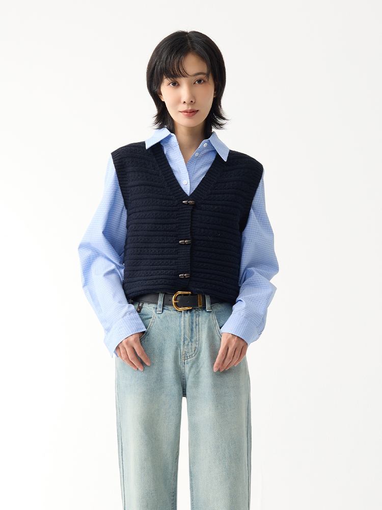 2603 緹花牛角釦針織背心