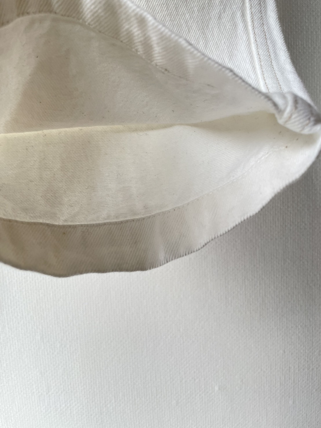 【瑕疵】結構式車線白色牛仔褲