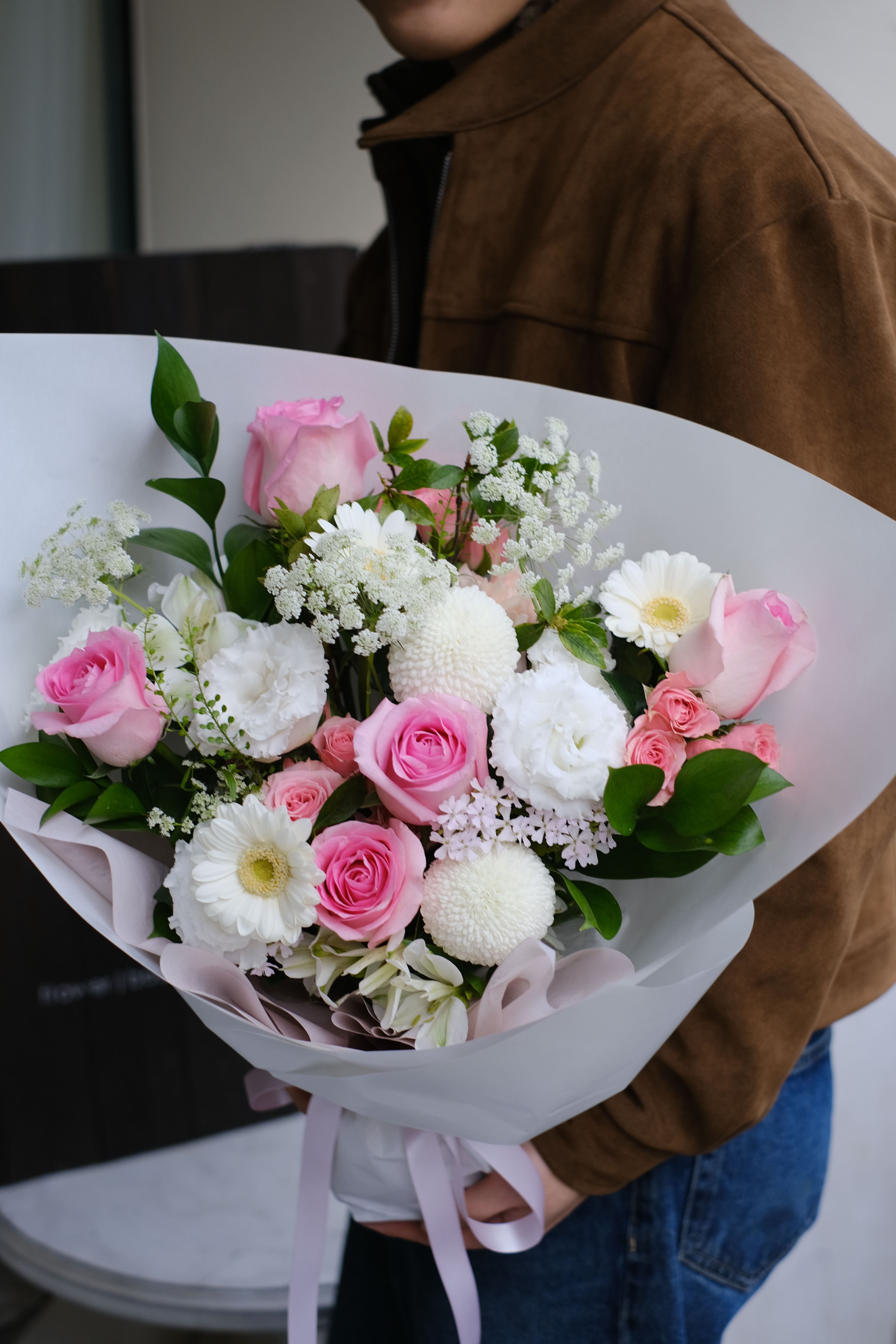 隨心所欲｜粉白色系花束　　　[從輕捧到滿懷都是同樣的心意]