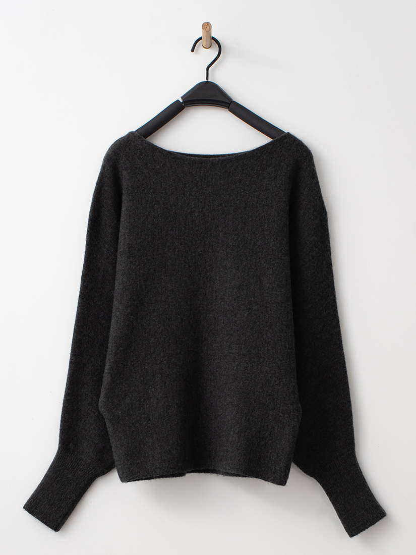 簡約素色一字領連袖針織上衣