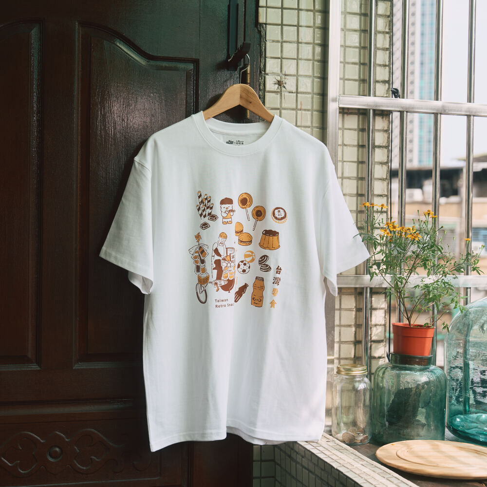 寬版落肩T恤/美味台灣/古早味零食/白/印花樂ＸViewFinder