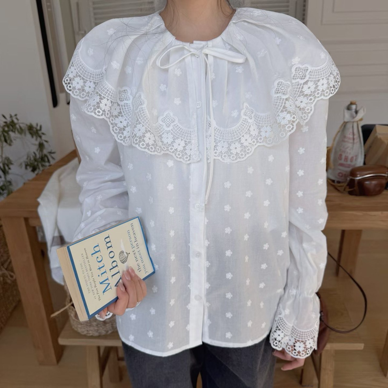 小花蕾絲片領襯衫