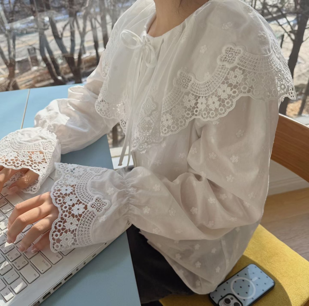 小花蕾絲片領襯衫