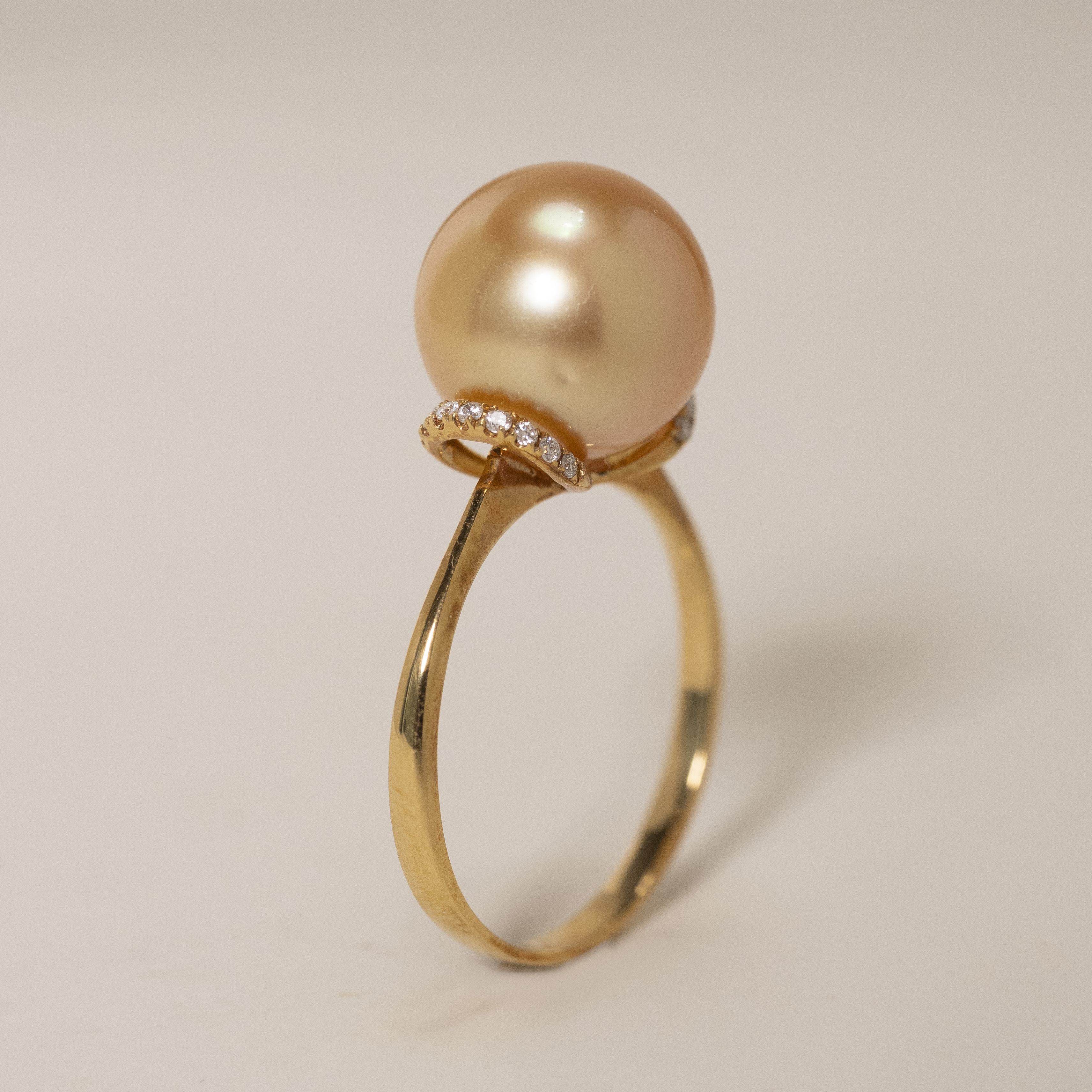 18K Golden Pearl Diamond Ring