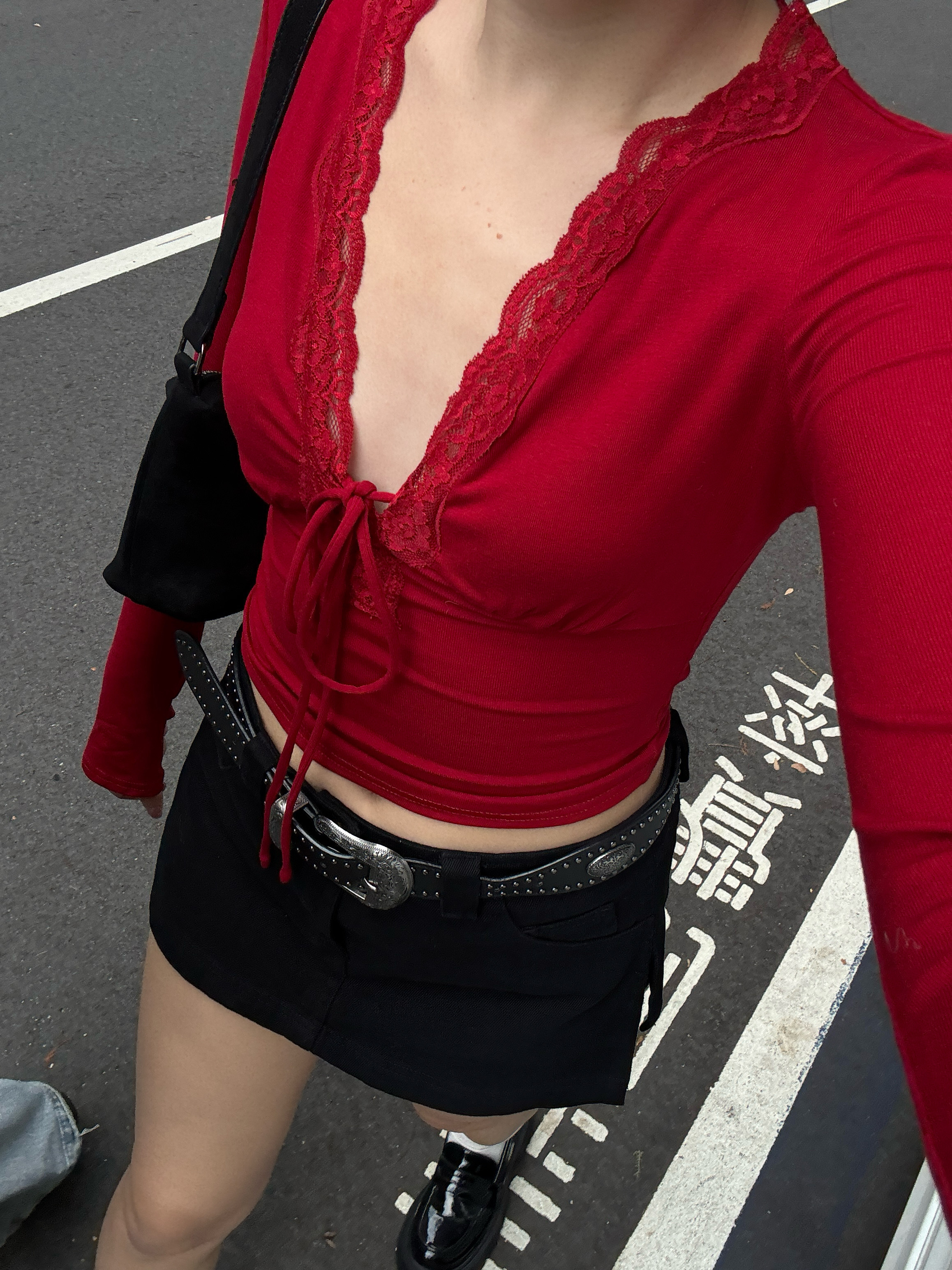 綁帶蕾絲V領長袖BraTop(2色)