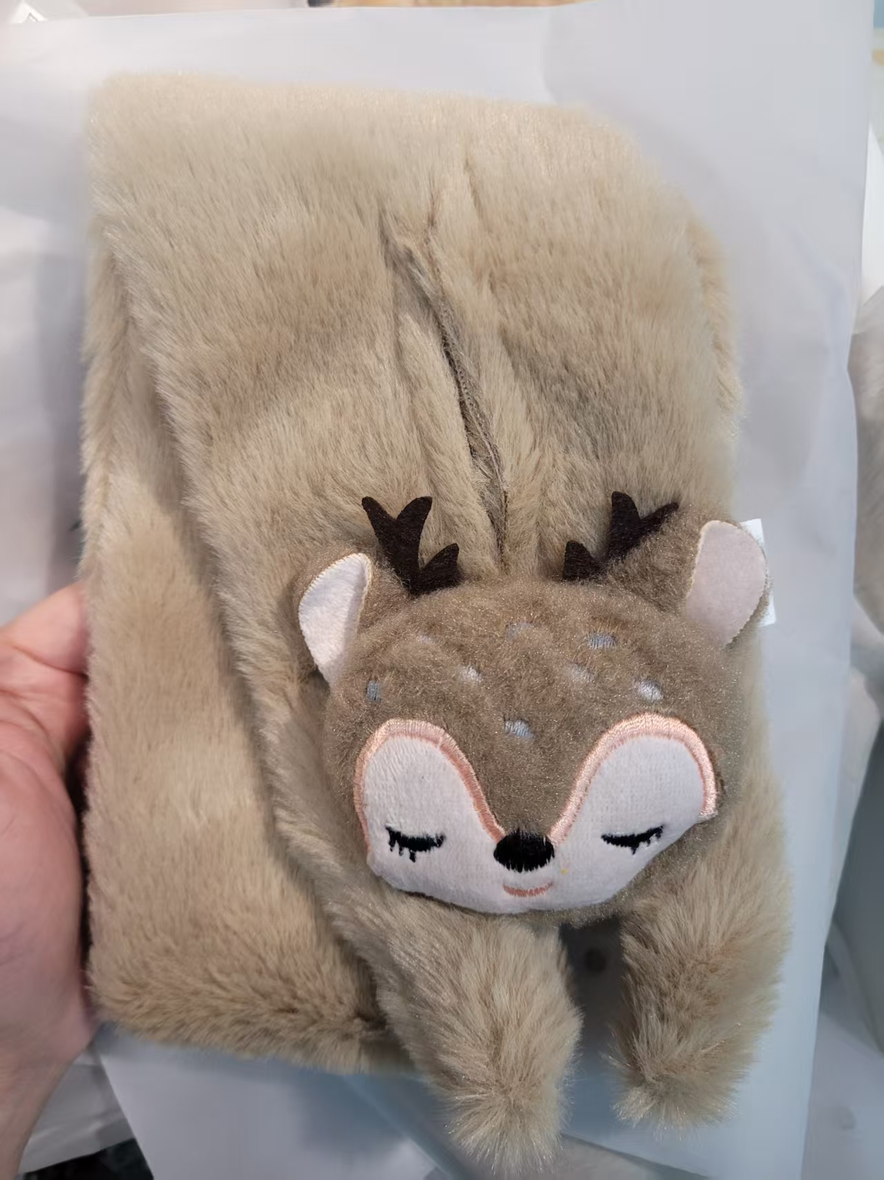 BYC02SC034KI 卡其色可愛小鹿絨毛頸巾