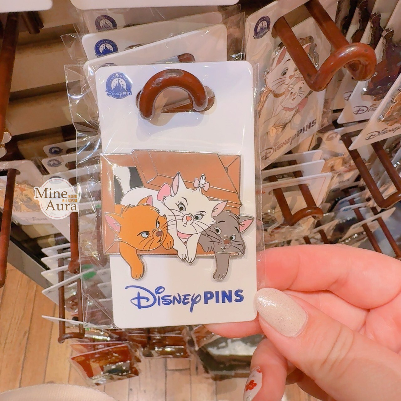 瑪莉貓 Marie 兄妹 擠箱子 造型 徽章 PIN  貓兒歷險記 The Aristocats -香港迪士尼樂園