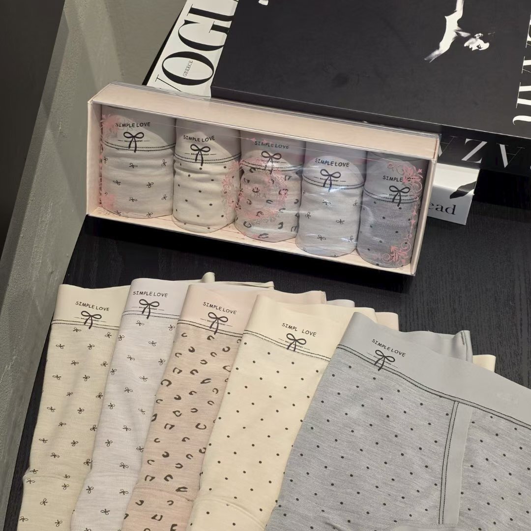 FL5526 點點隱形邊內褲 5條套裝 *特價* (充值購物金不適用)