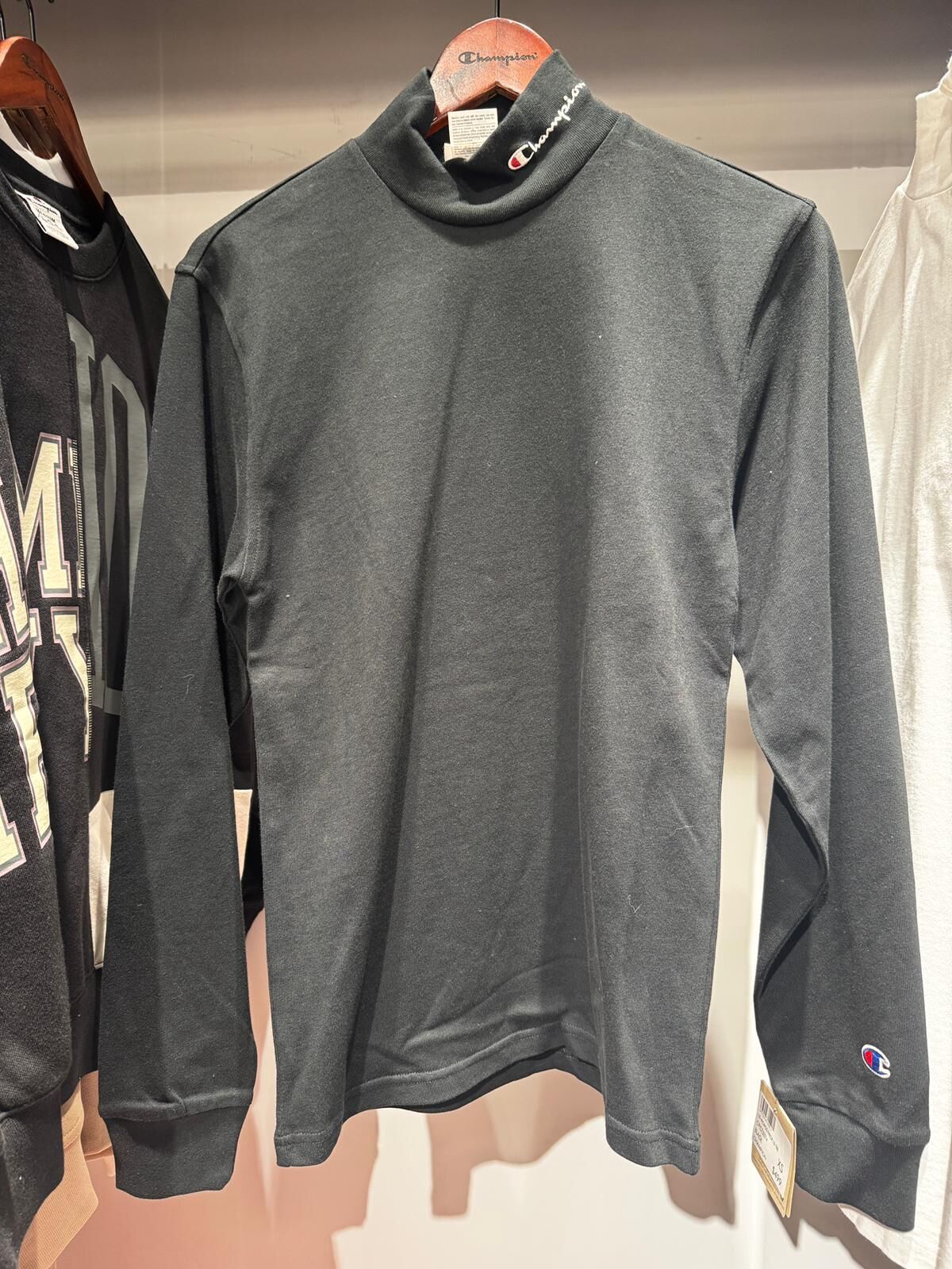 TOP-CCG0209-008 US WORDS NECK LS TEE BLACK-CT3374 (A8XS)