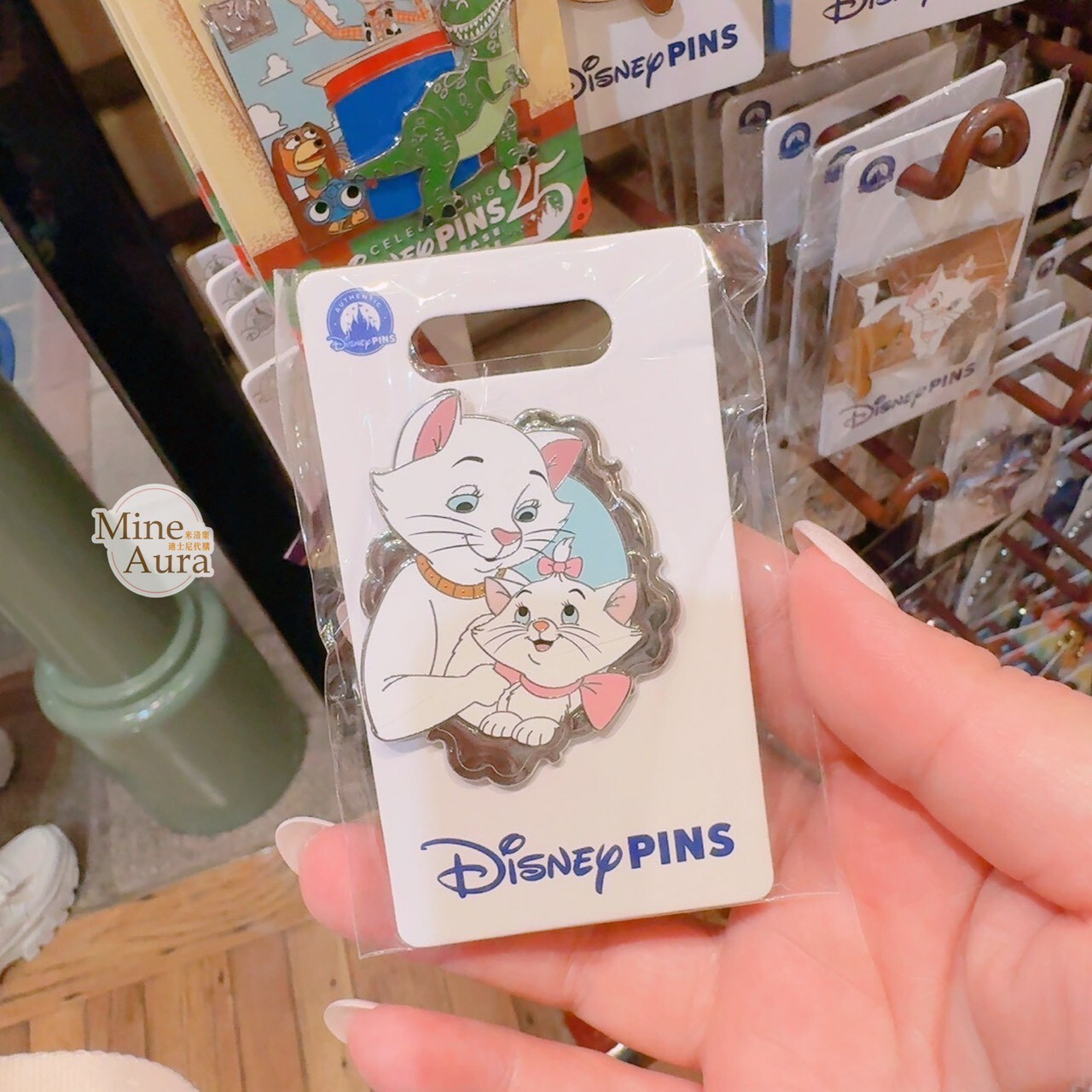 瑪莉貓 Marie 母女 相框 造型 徽章 PIN  貓兒歷險記 The Aristocats -香港迪士尼樂園