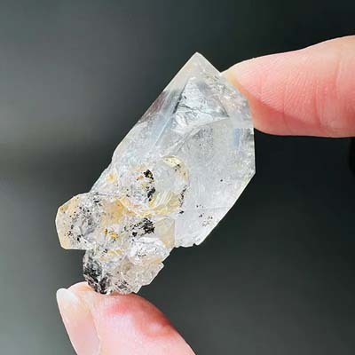 產自於美國紐約赫基蒙的閃靈鑽特色