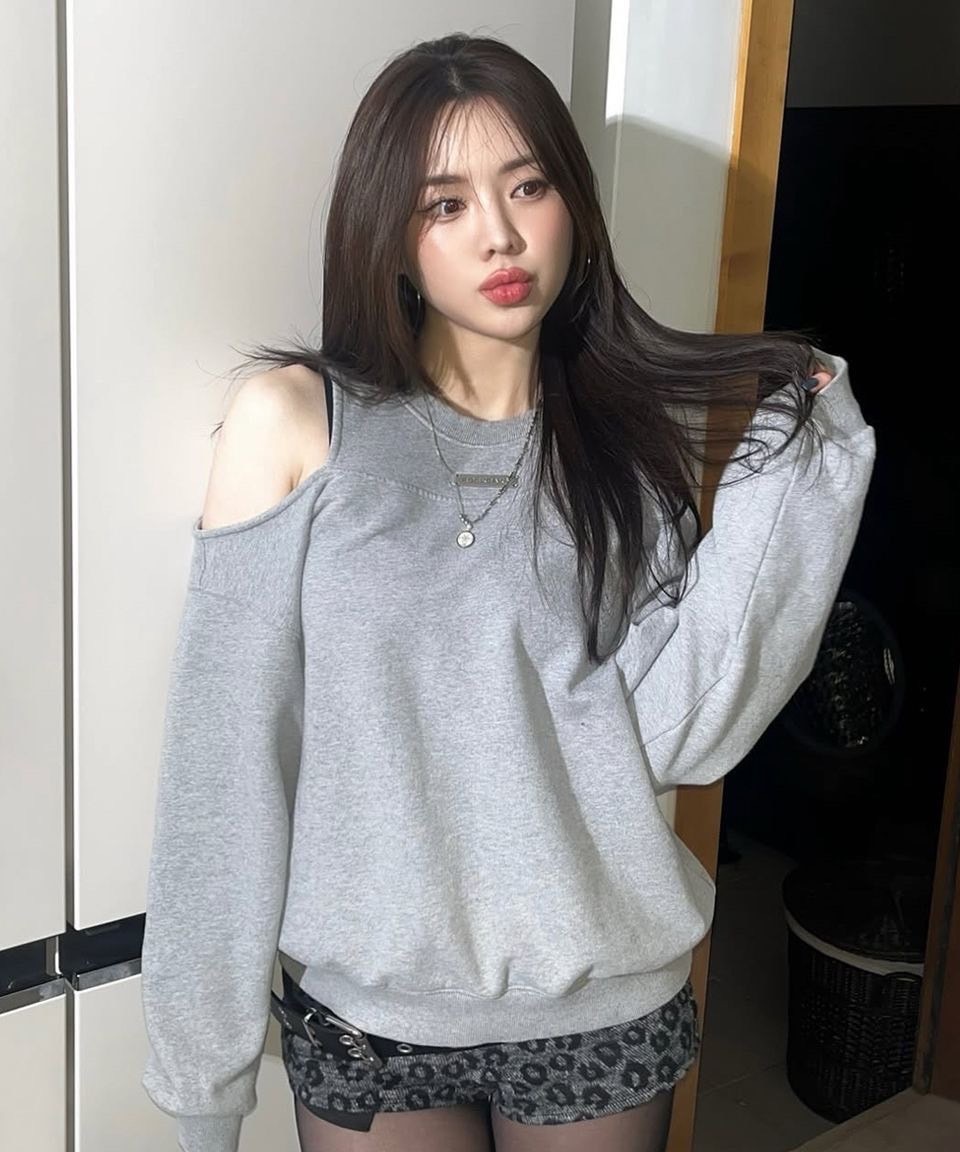 ROCKCAKE露肩大學踢 薄長袖