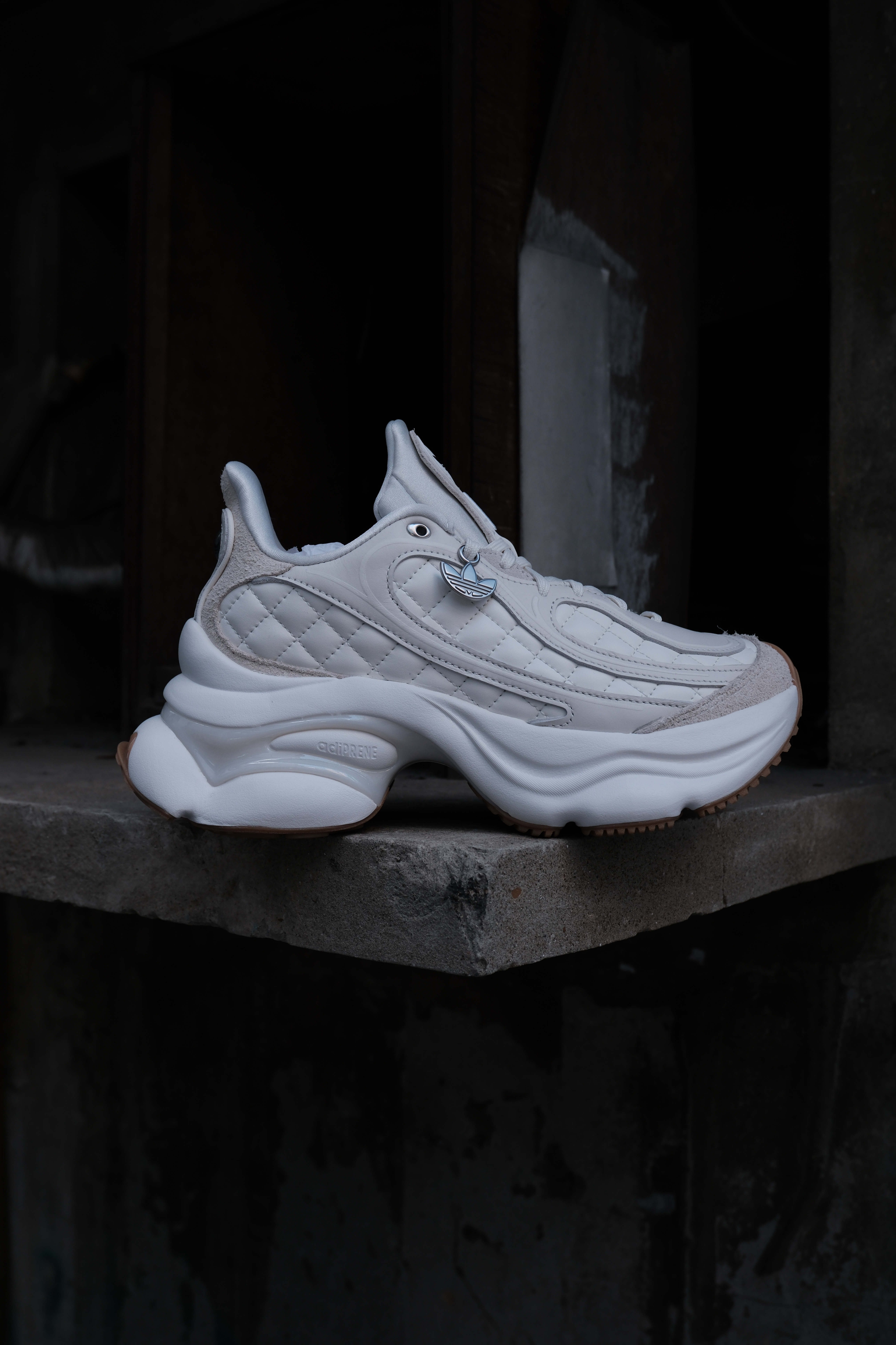 ADIDAS OZVENUZ 小香風 菱格紋 奶油白 米白 HQ2643 焦糖底 蝴蝶鞋 增高 宋雨琦同款 女鞋