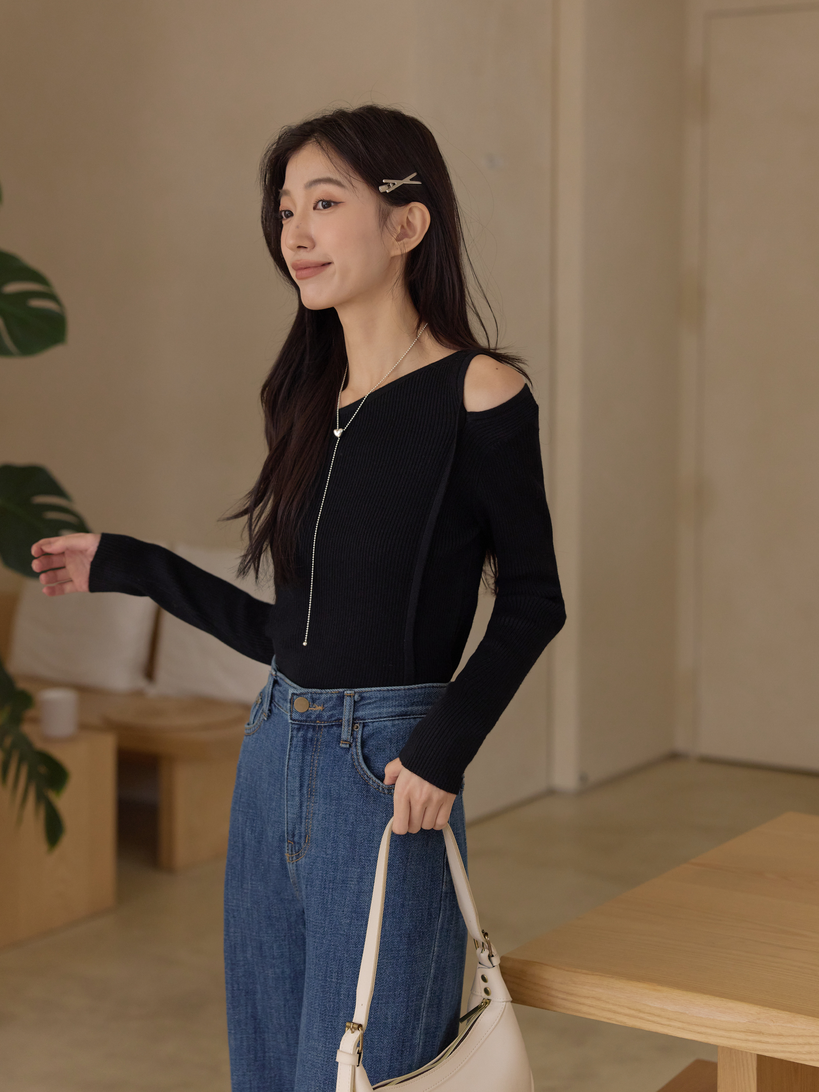 不對稱斜肩針織上衣