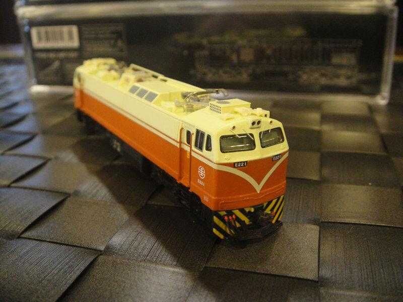 鐵支路 NR1003 N規 (E200~E400) 無動力電車.橘+米