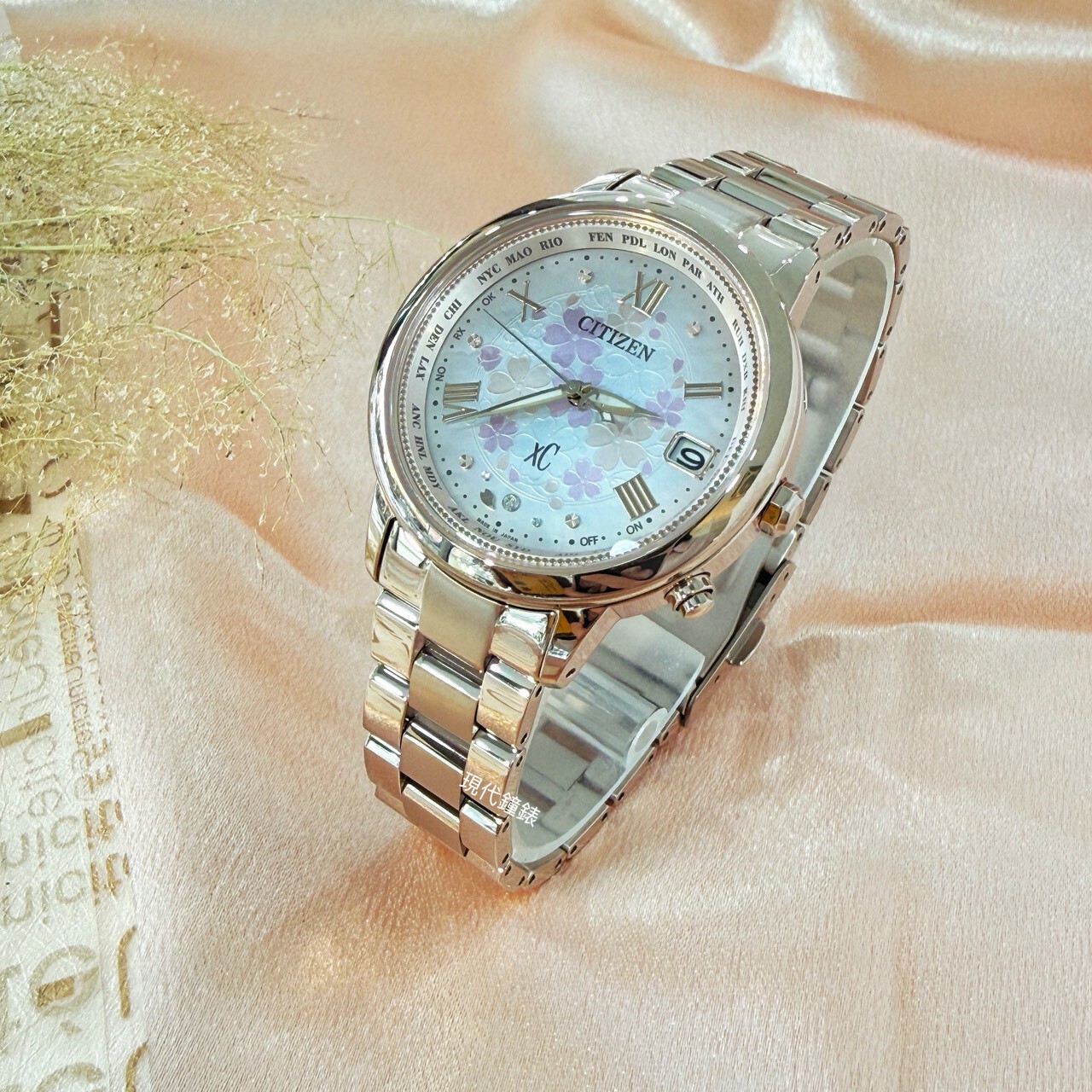 【CITIZEN 星辰】XC系列 30週年，限定甄藏「花曜日」CB1135-52N 36mm 現代鐘錶