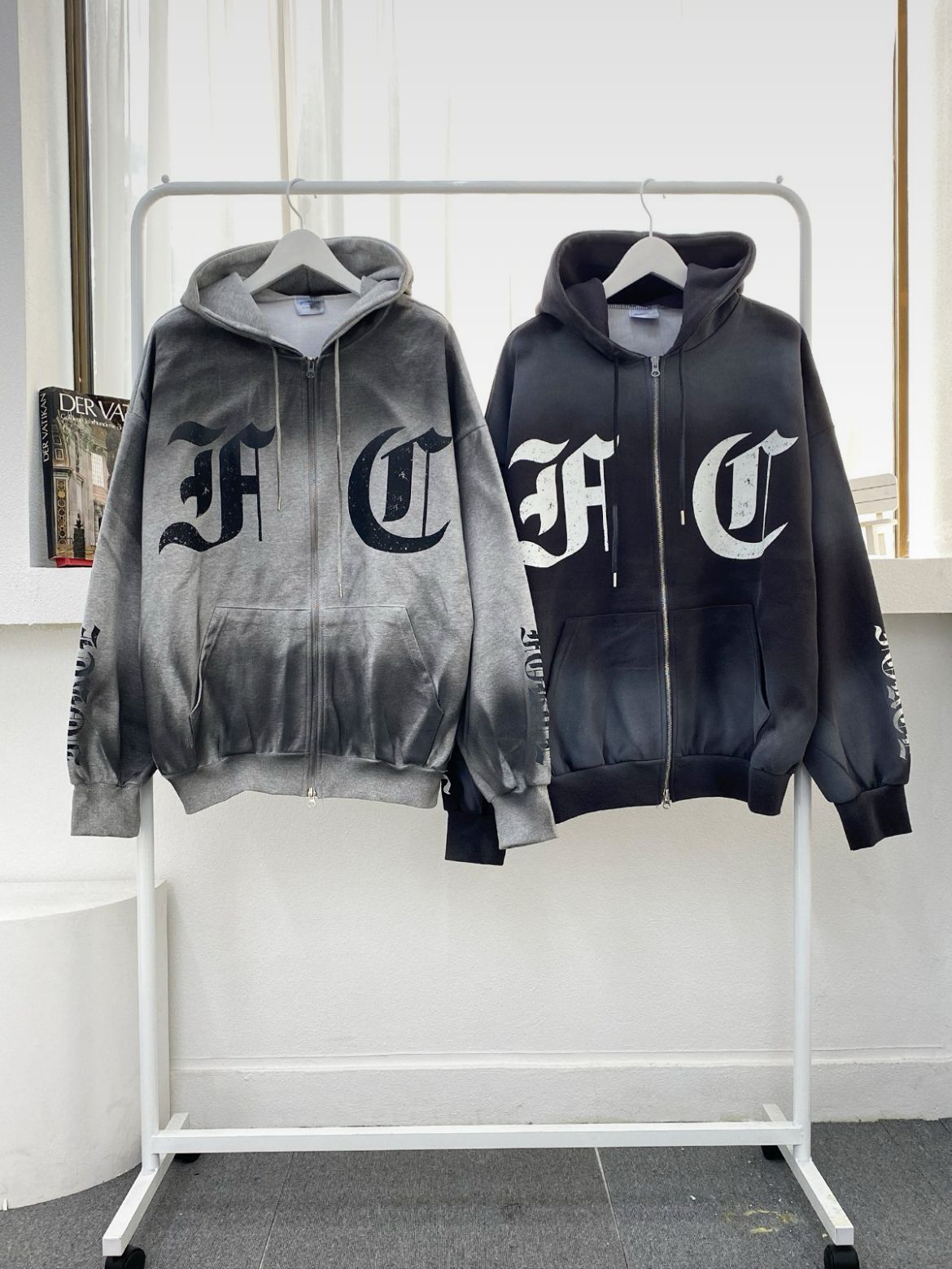 仿污英文字連帽拉鍊外套 FORCE-006JK