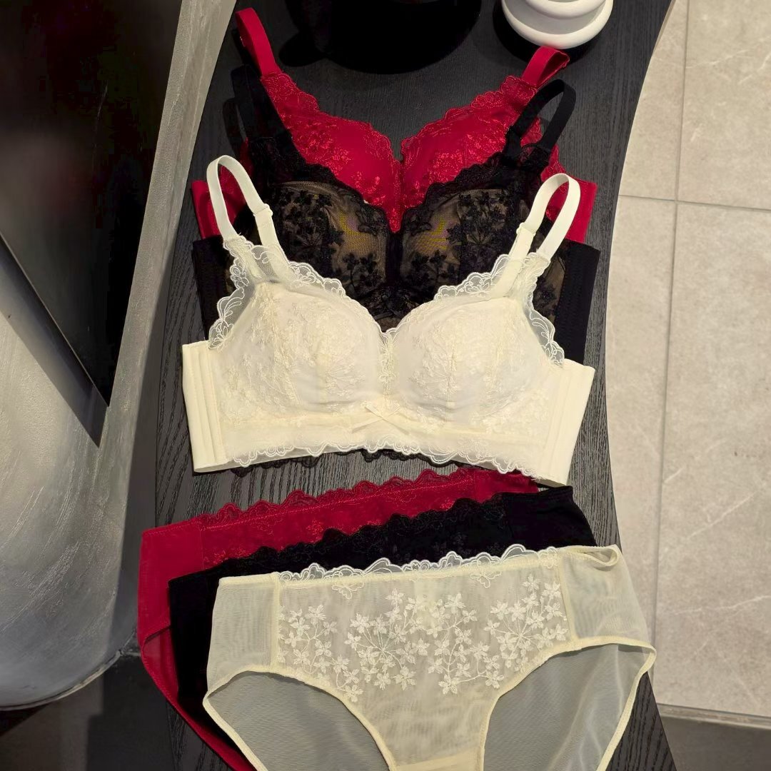 FL5532 花花蕾絲設計內衣套裝 *特價* (優惠碼同充值購物金不適用)