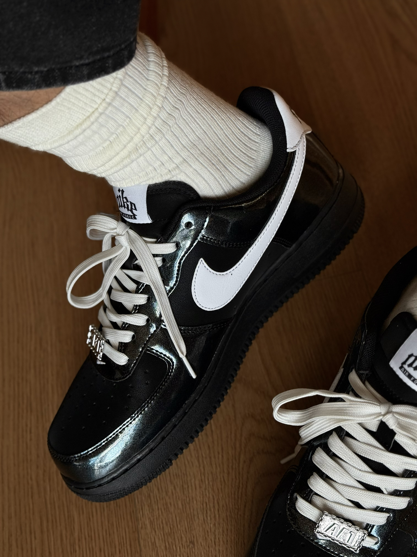 代購-Nike Air Force 1 low "GLAM ROCK"  漆皮 歌德字 金屬裝飾 男鞋 IB6843-001