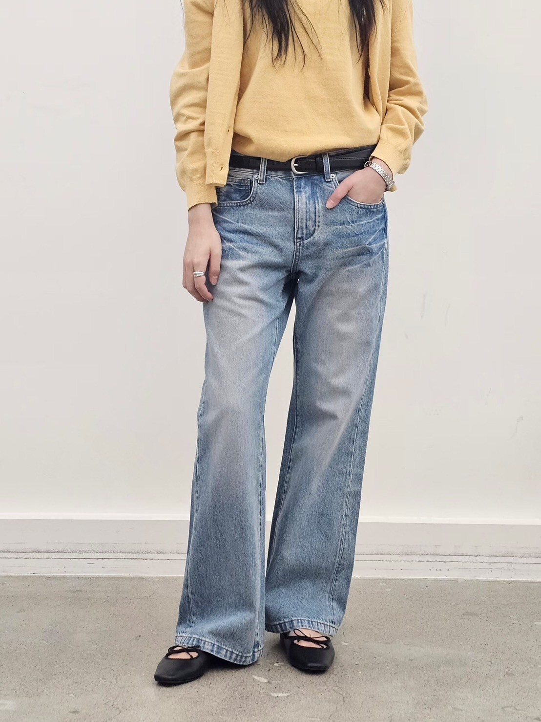 口袋曲線車線剪裁刷色直筒牛仔褲-S-Ｍ