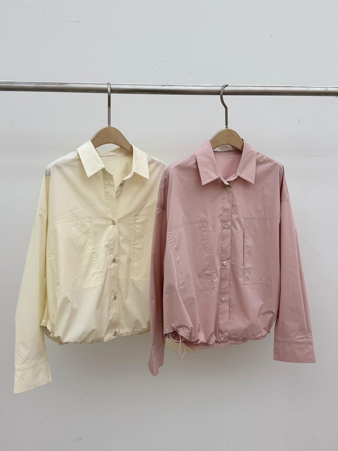 草莓奶昔單口袋縮腰造型翻領排釦上衣 / 2色