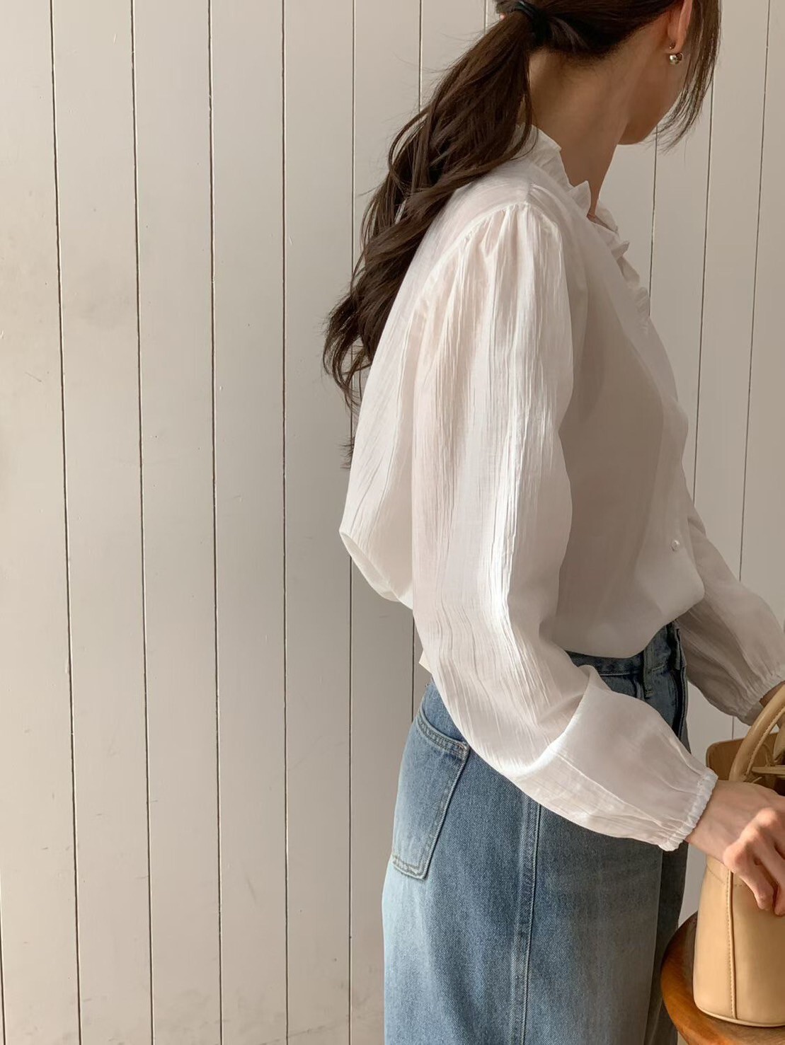 浪漫感荷葉滾邊造型V領排釦上衣 / 2色