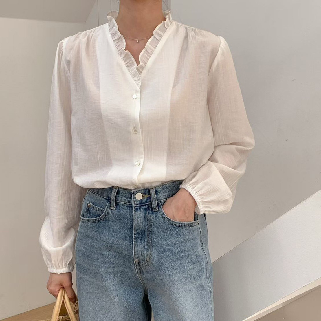 浪漫感荷葉滾邊造型V領排釦上衣 / 2色