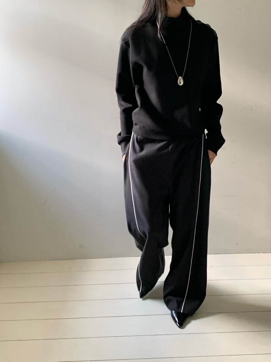 鬆緊腰配色白線造型休閒感運動長褲-F / 2色