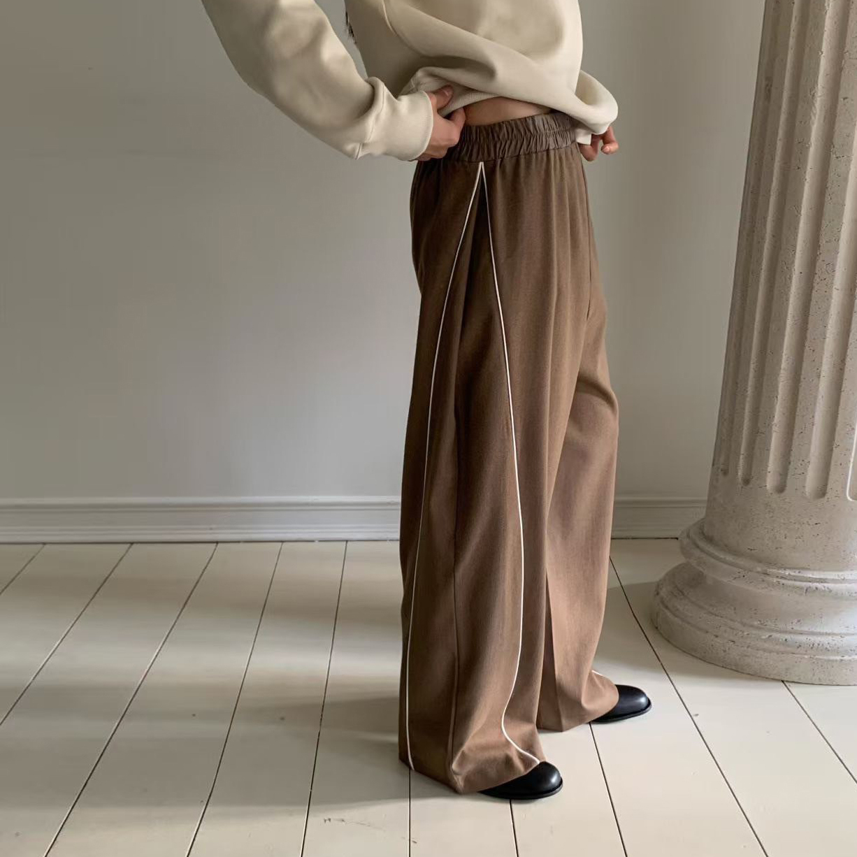 鬆緊腰配色白線造型休閒感運動長褲-F / 2色