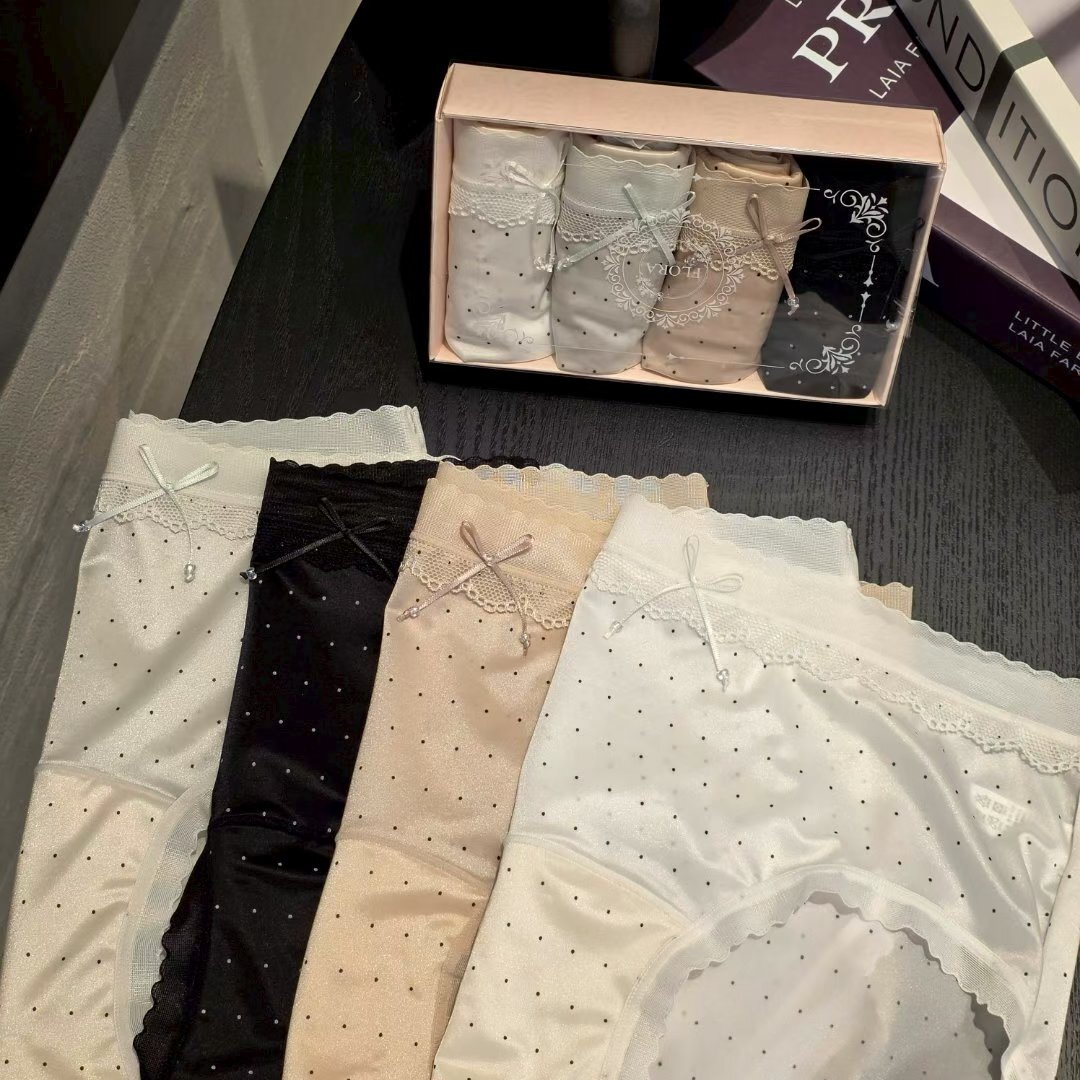 FL5557 絲滑點點內褲 4條套裝 *特價* (優惠碼同充值購物金不適用)